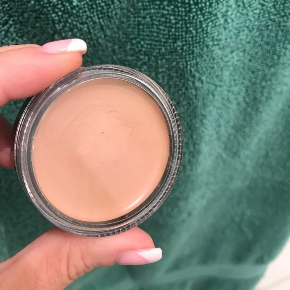 Celebre pro HD cream foundation medium 3